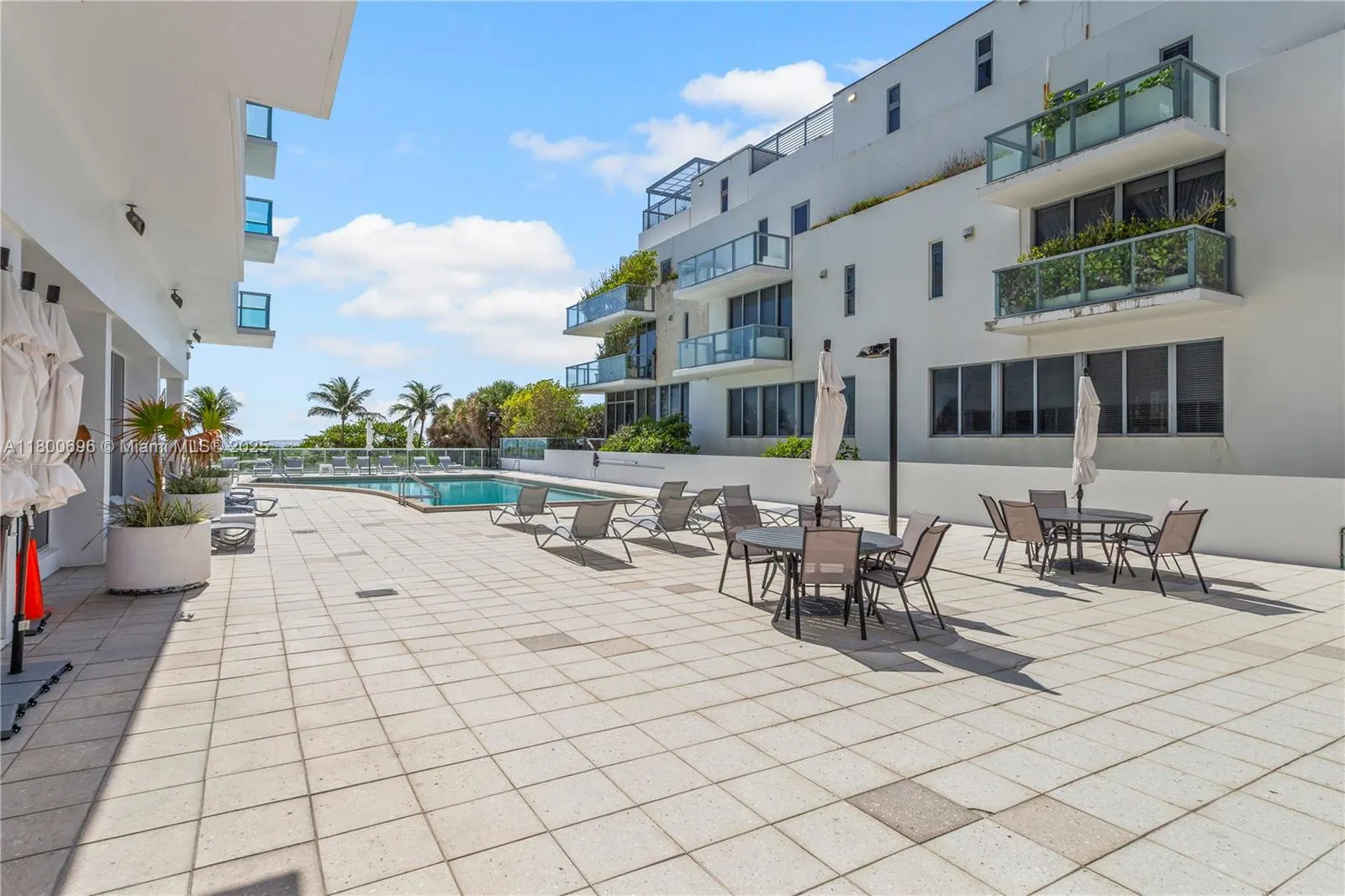 9511 Collins Ave, #806