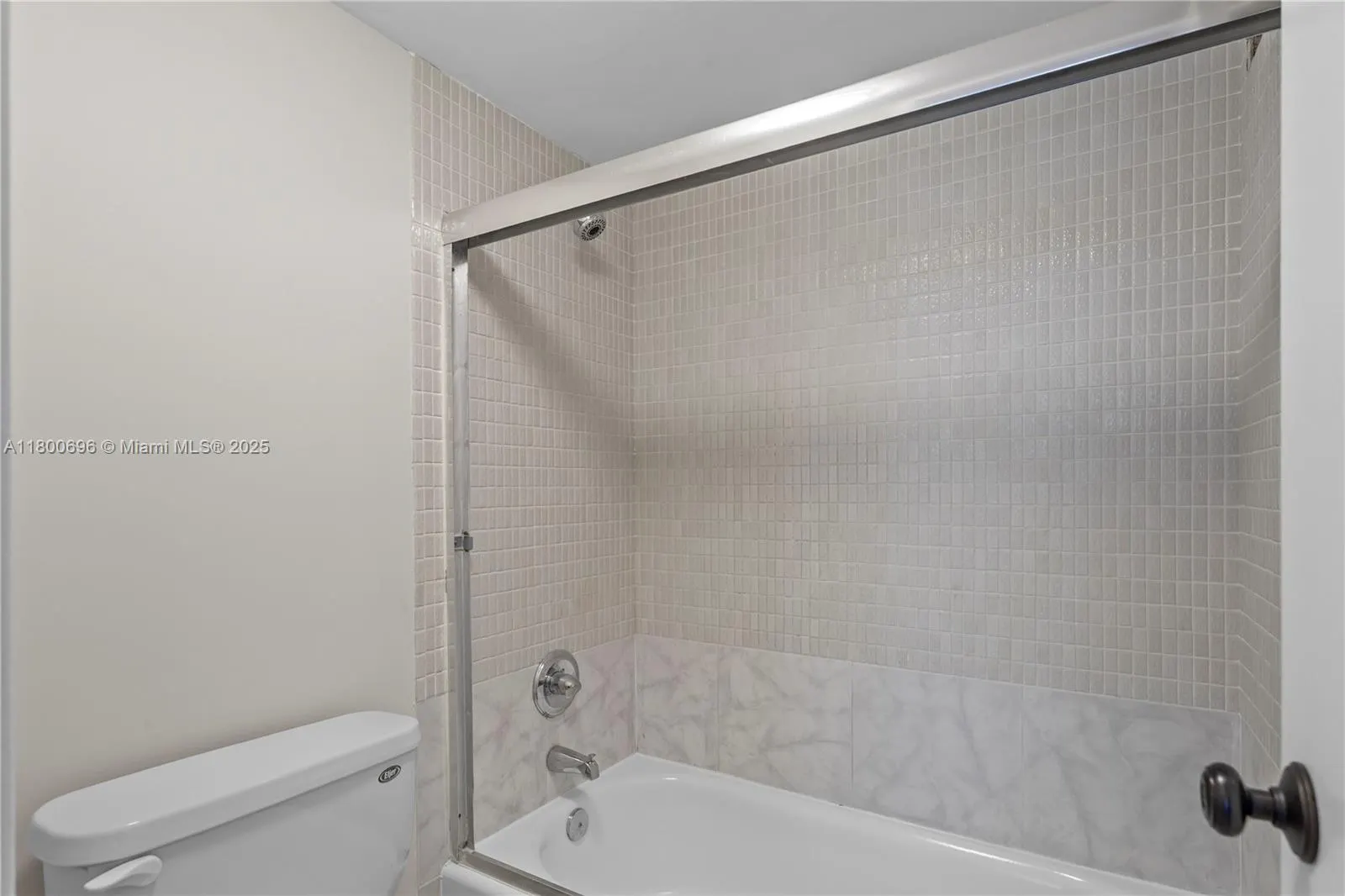 9511 Collins Ave, #806