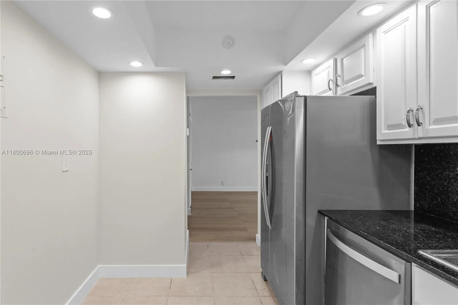 9511 Collins Ave, #806