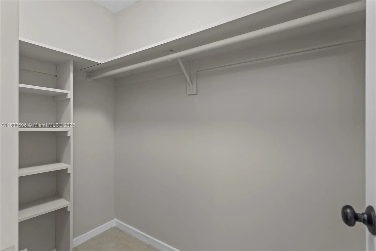 9511 Collins Ave, #806