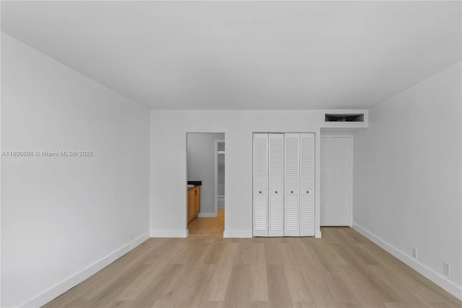 9511 Collins Ave, #806