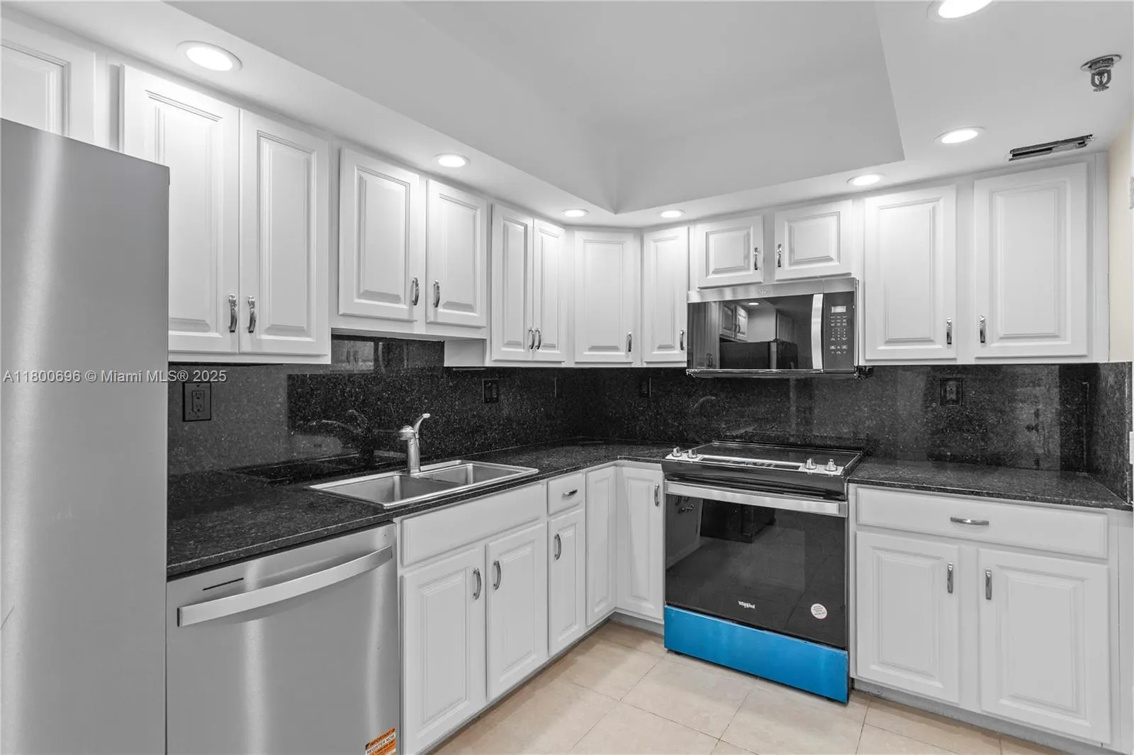 9511 Collins Ave, #806