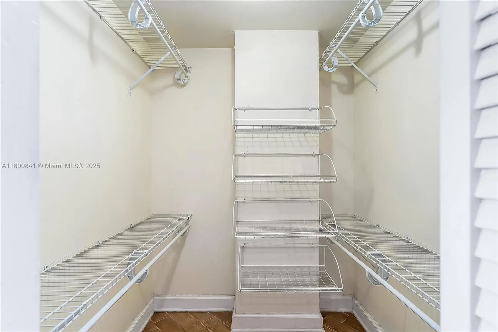 2025 NE 164th St, #907