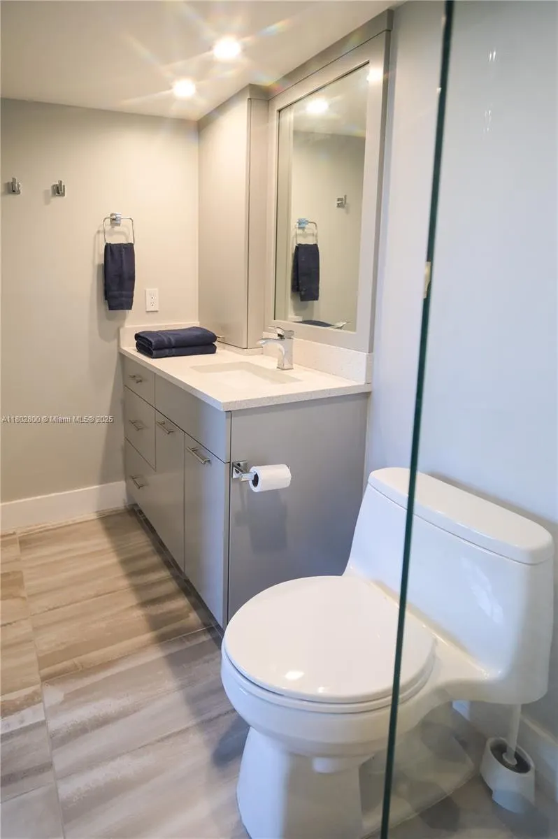 401 SE 3rd St, #403