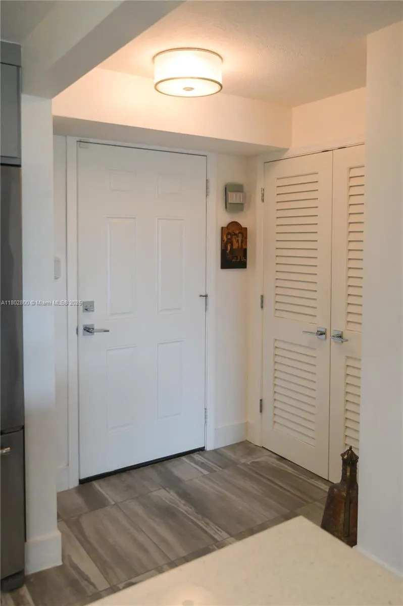401 SE 3rd St, #403