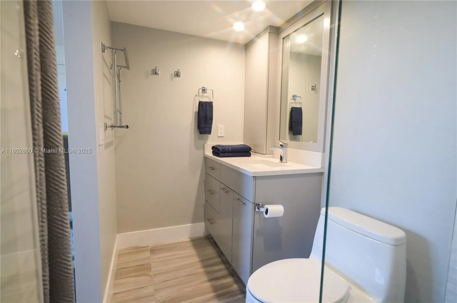 401 SE 3rd St, #403