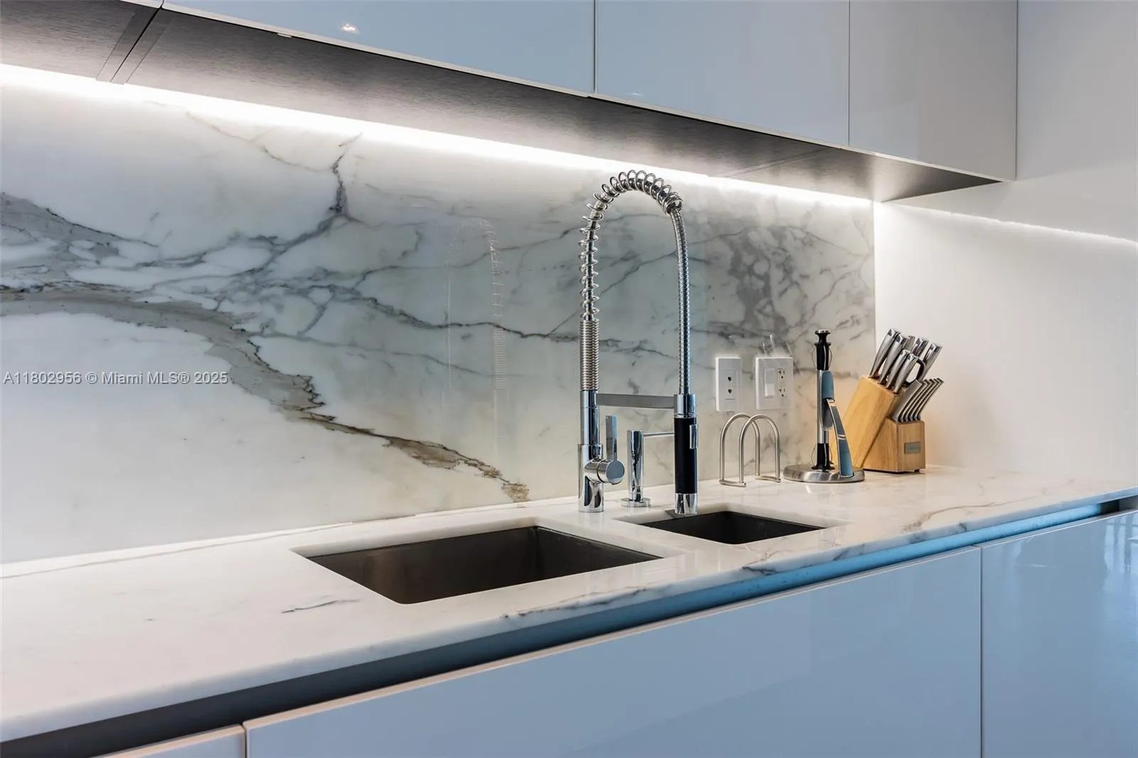 10203 Collins Ave, #302