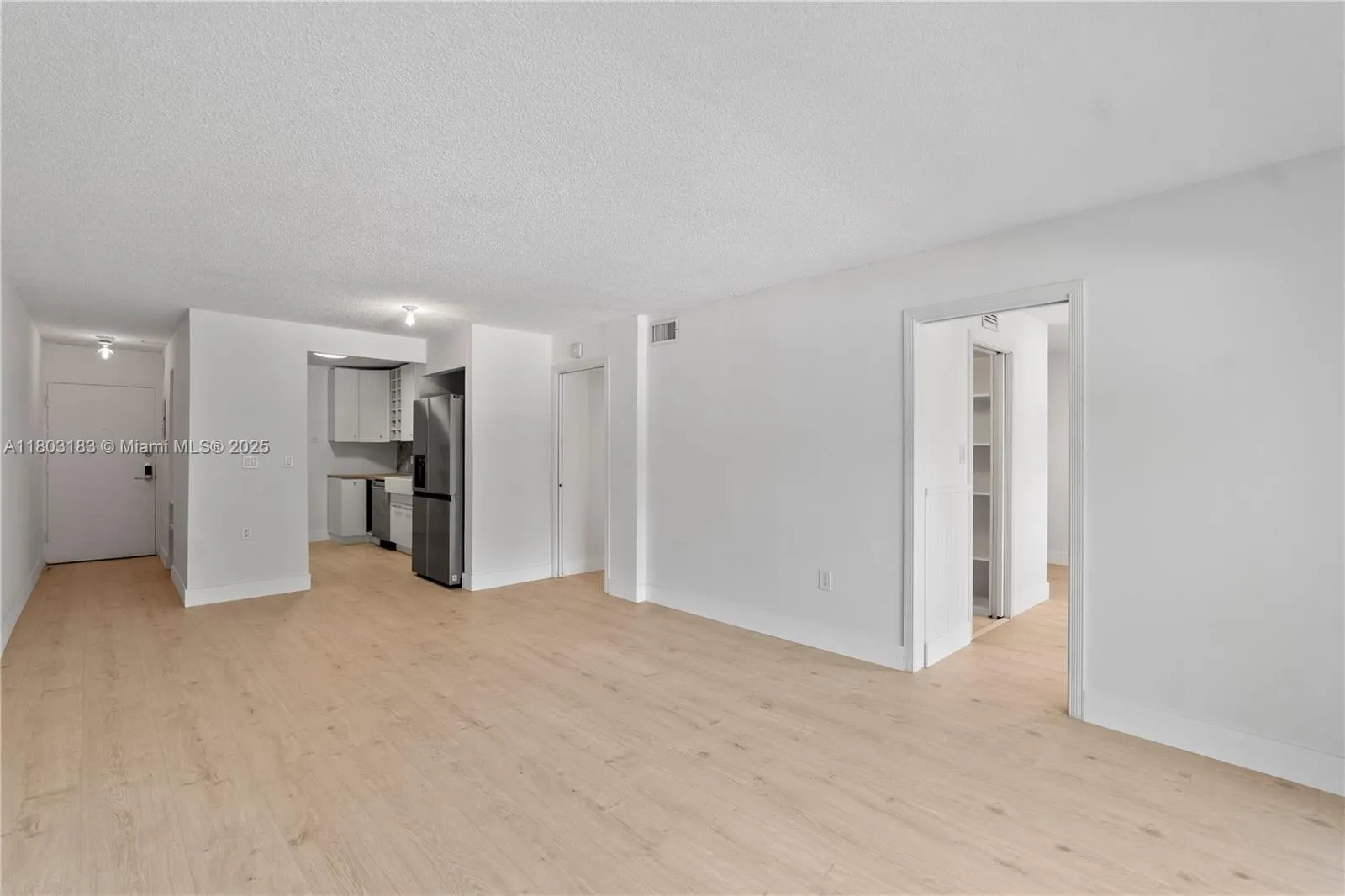 6886 N Kendall Dr, #D207