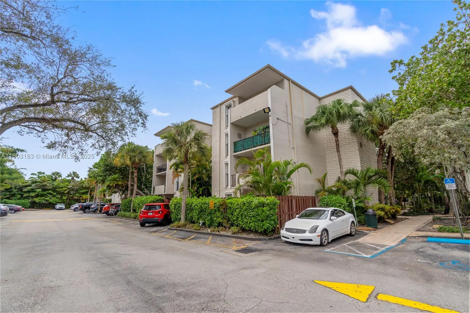 6886 N Kendall Dr, #D207