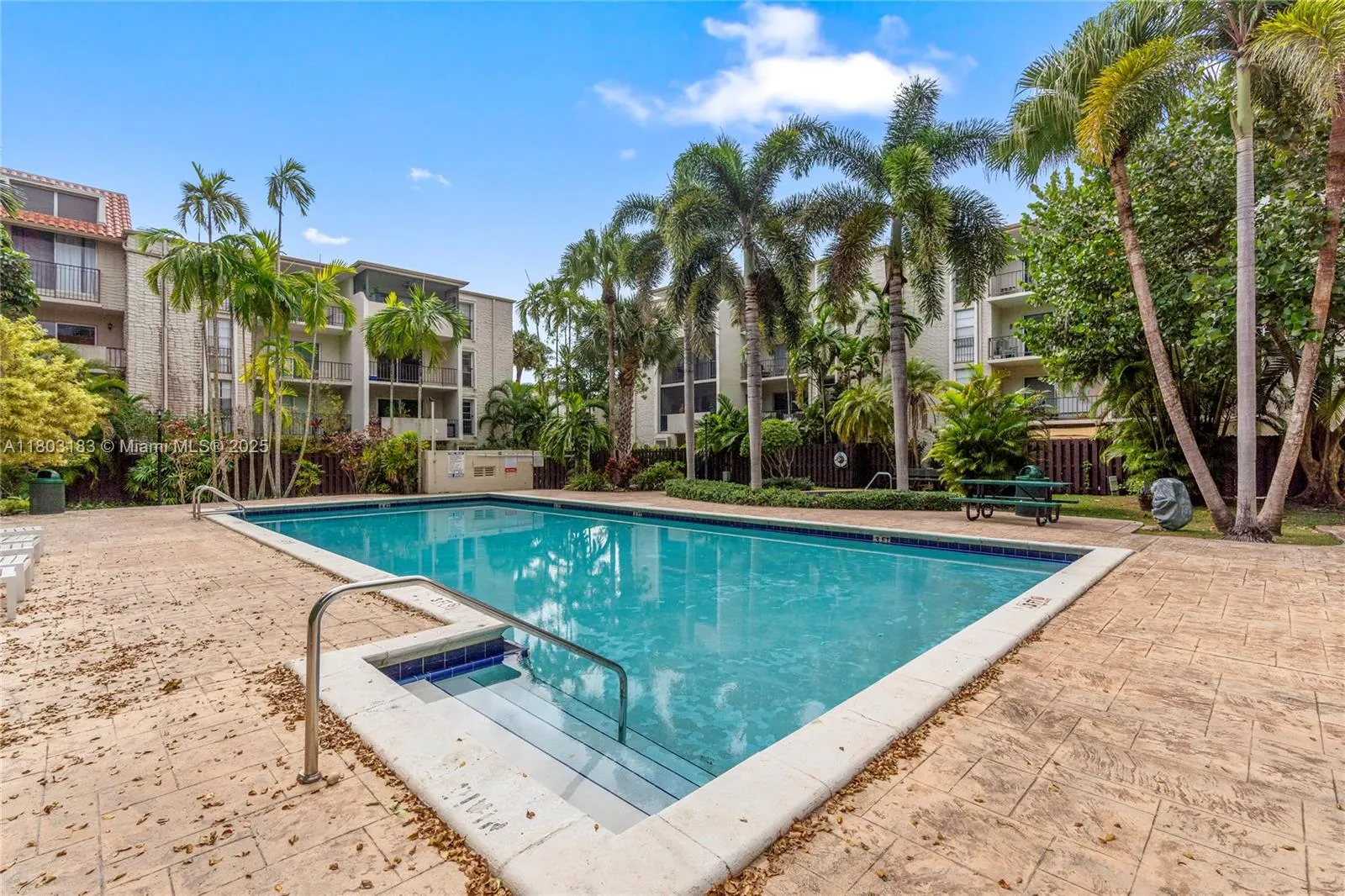 6886 N Kendall Dr, #D207