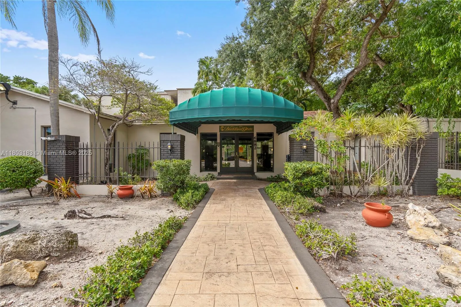 6886 N Kendall Dr, #D207