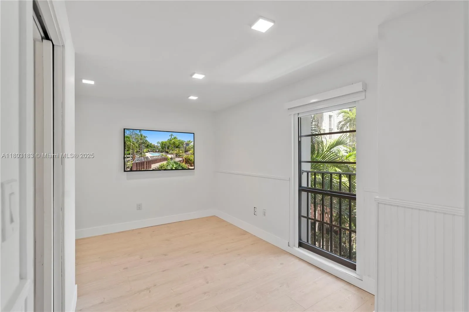 6886 N Kendall Dr, #D207