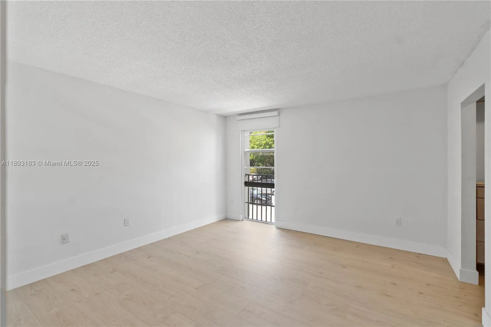6886 N Kendall Dr, #D207