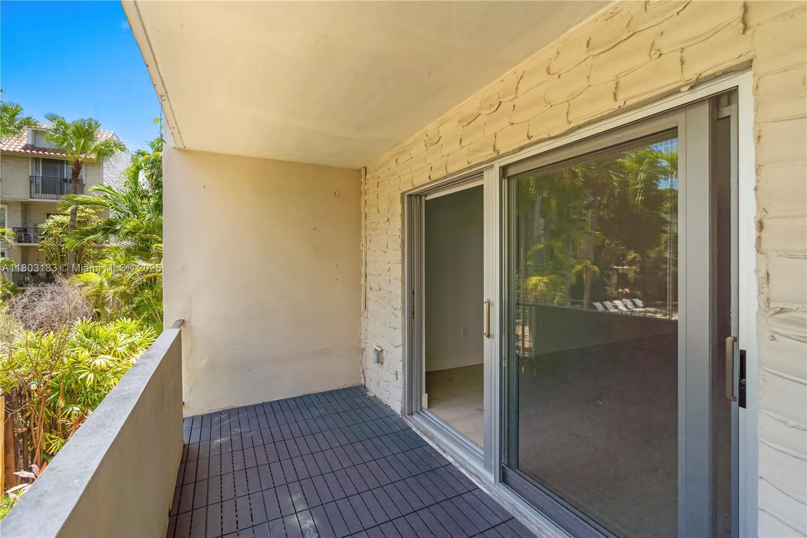 6886 N Kendall Dr, #D207
