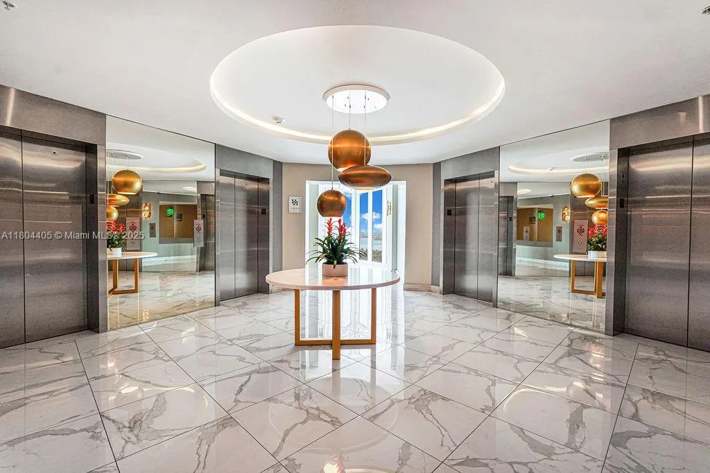 10275 Collins Ave, #1506