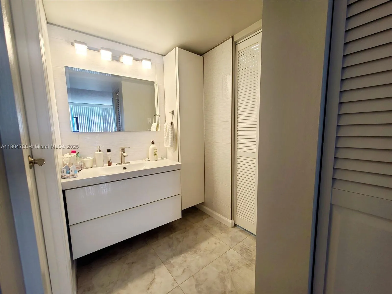 16565 NE 26th Ave, #2B