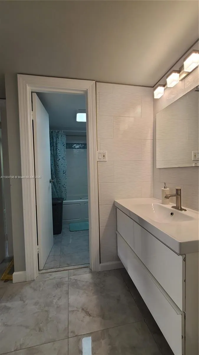 16565 NE 26th Ave, #2B
