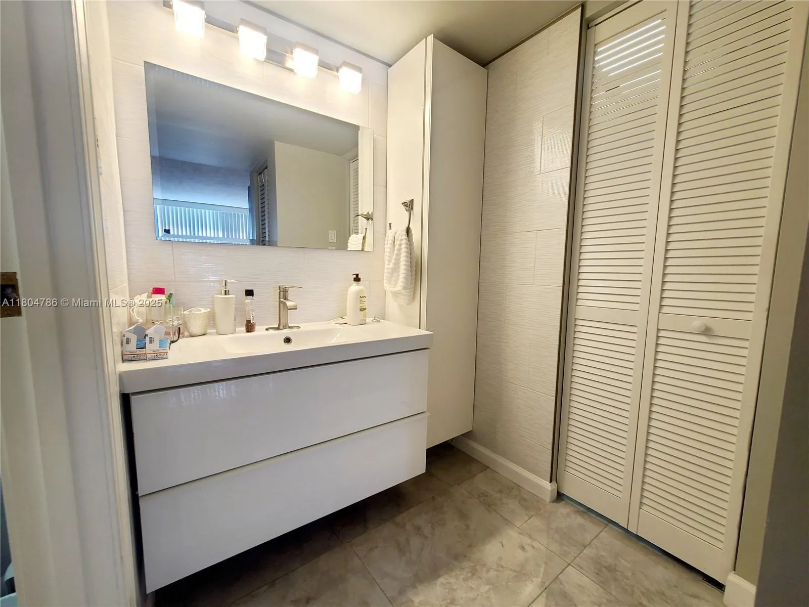 16565 NE 26th Ave, #2B