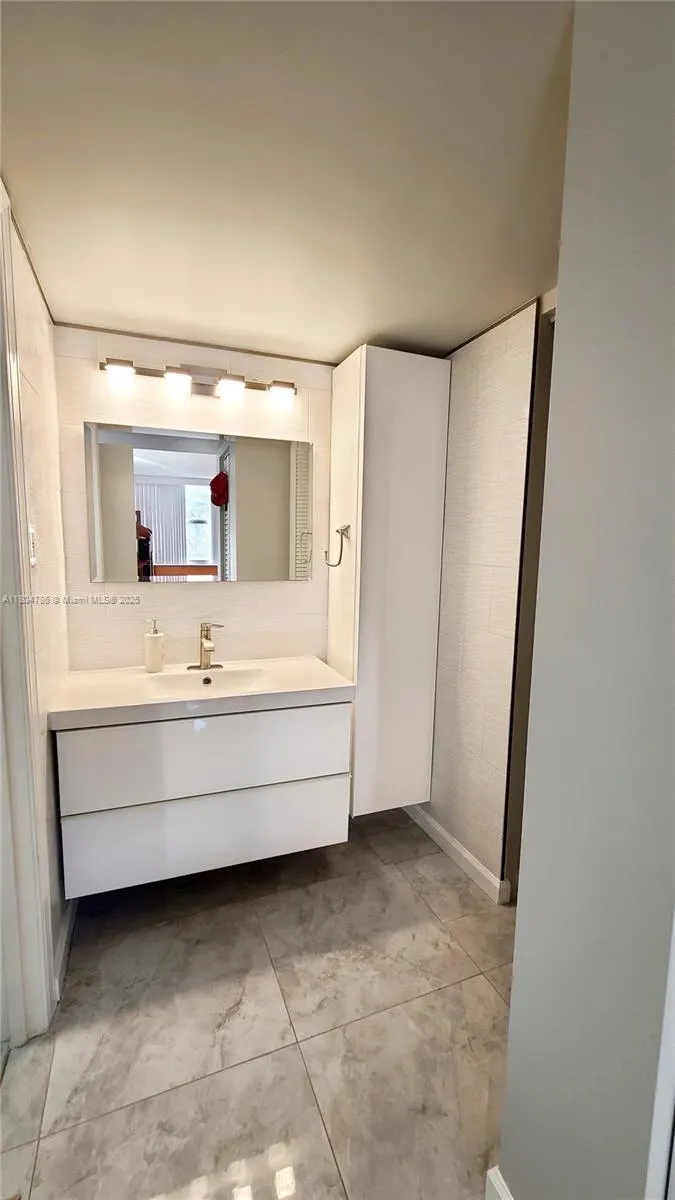 16565 NE 26th Ave, #2B