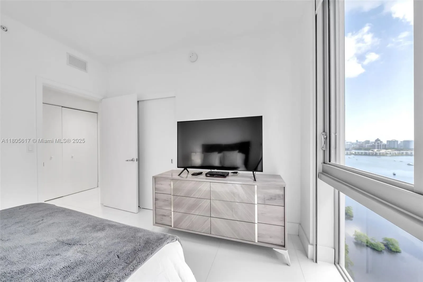 16385 Biscayne Blvd, #2707