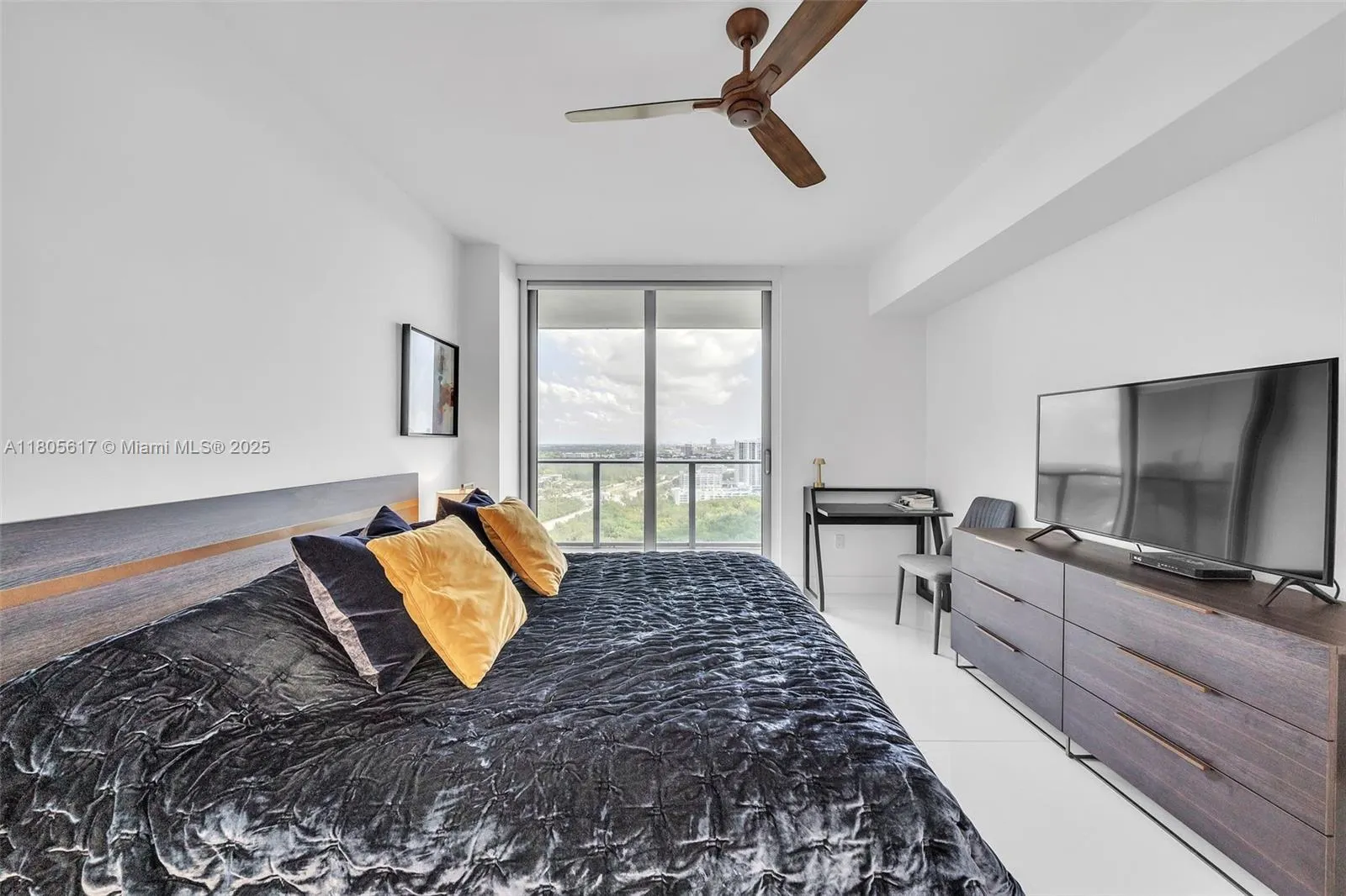 16385 Biscayne Blvd, #2707