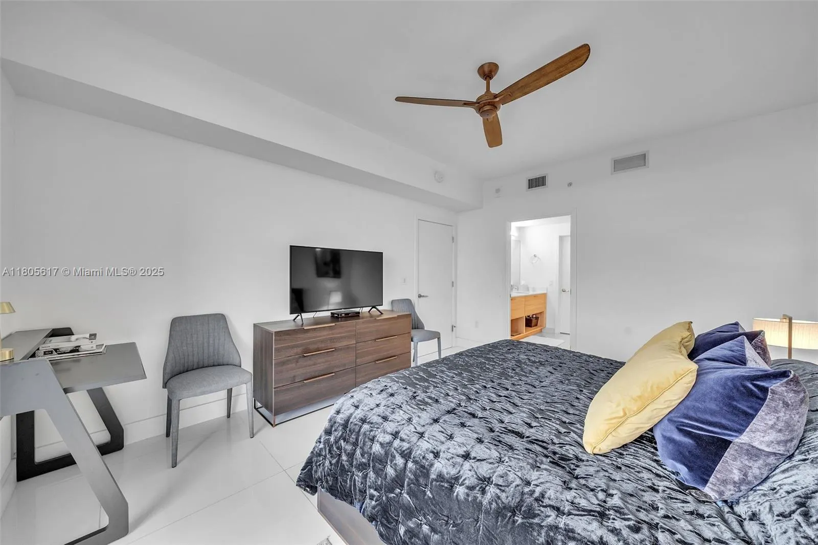 16385 Biscayne Blvd, #2707