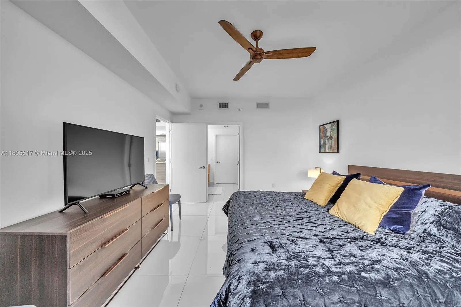 16385 Biscayne Blvd, #2707