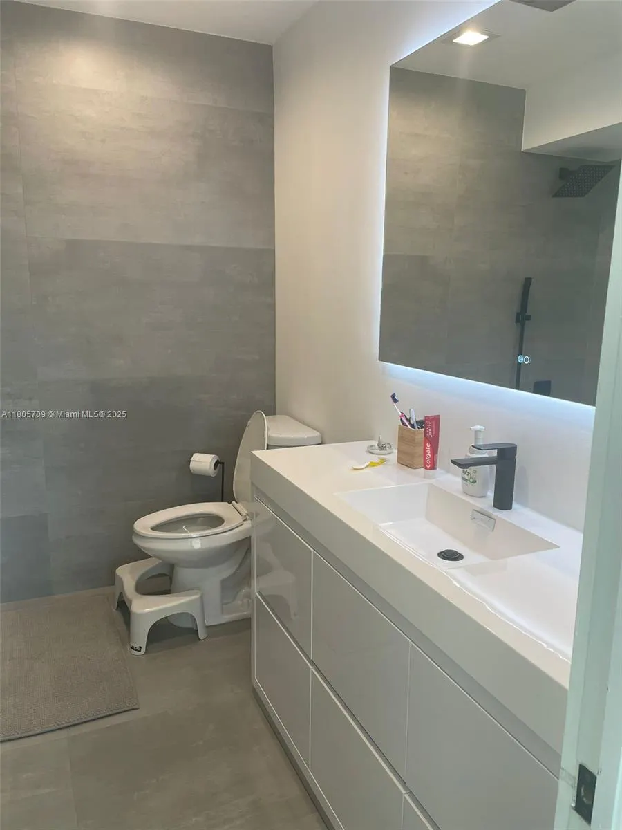 3720 NE 167th St, #39