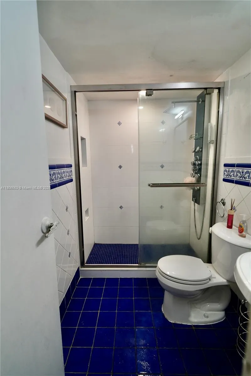2821 NE N 163RD ST, #Apt 4X
