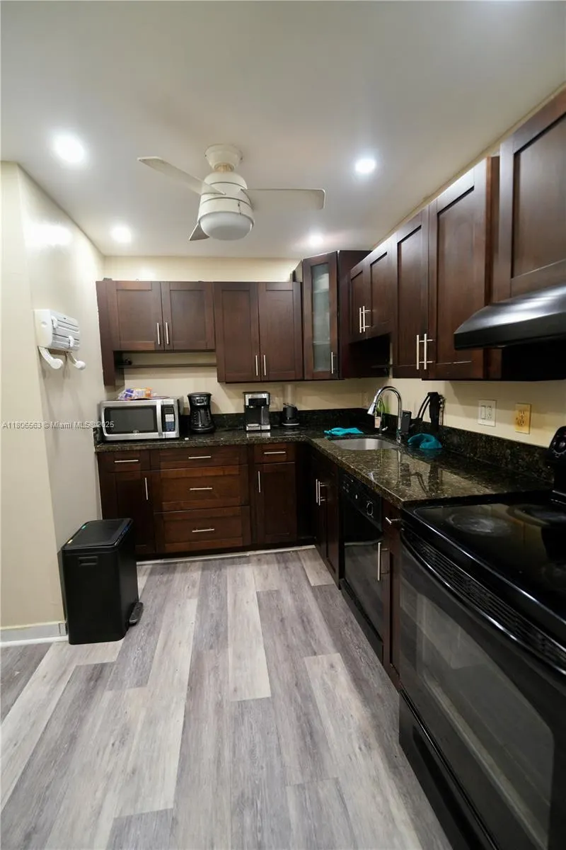 2821 NE N 163RD ST, #Apt 4X