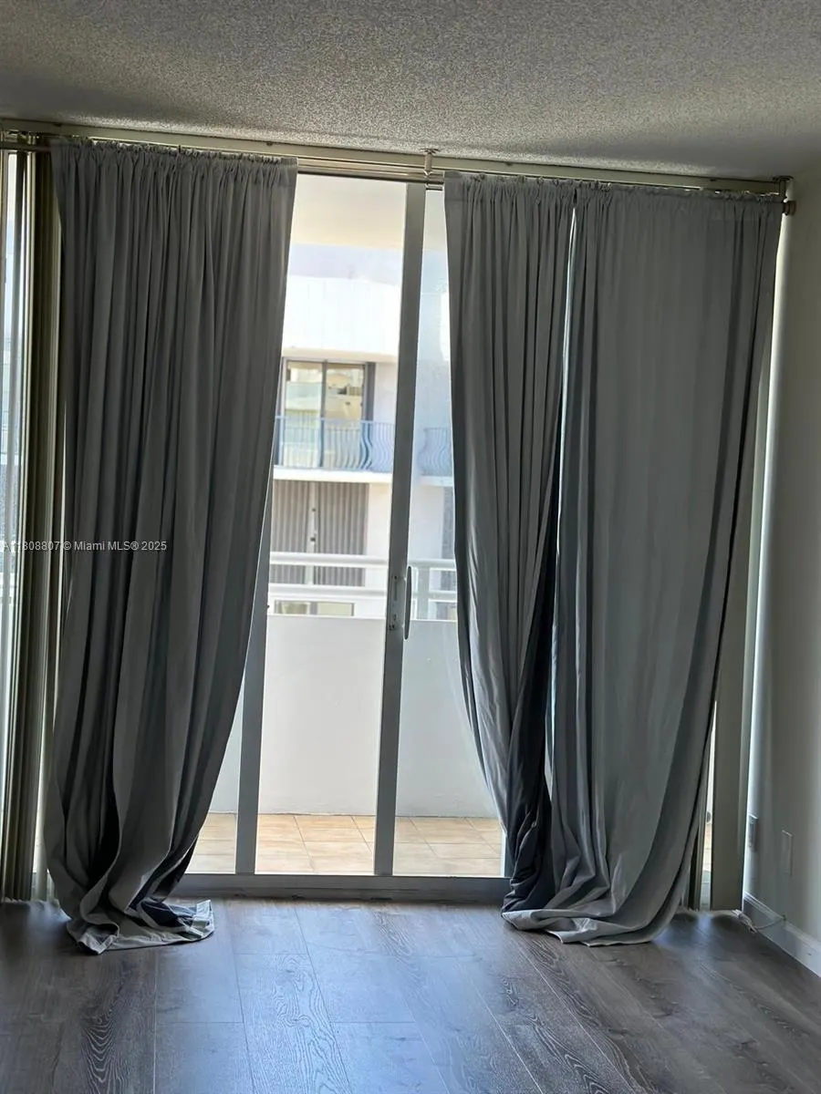 8911 Collins Ave, #1103