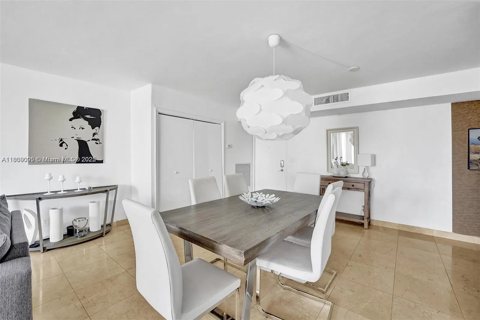9195 Collins Ave, #304
