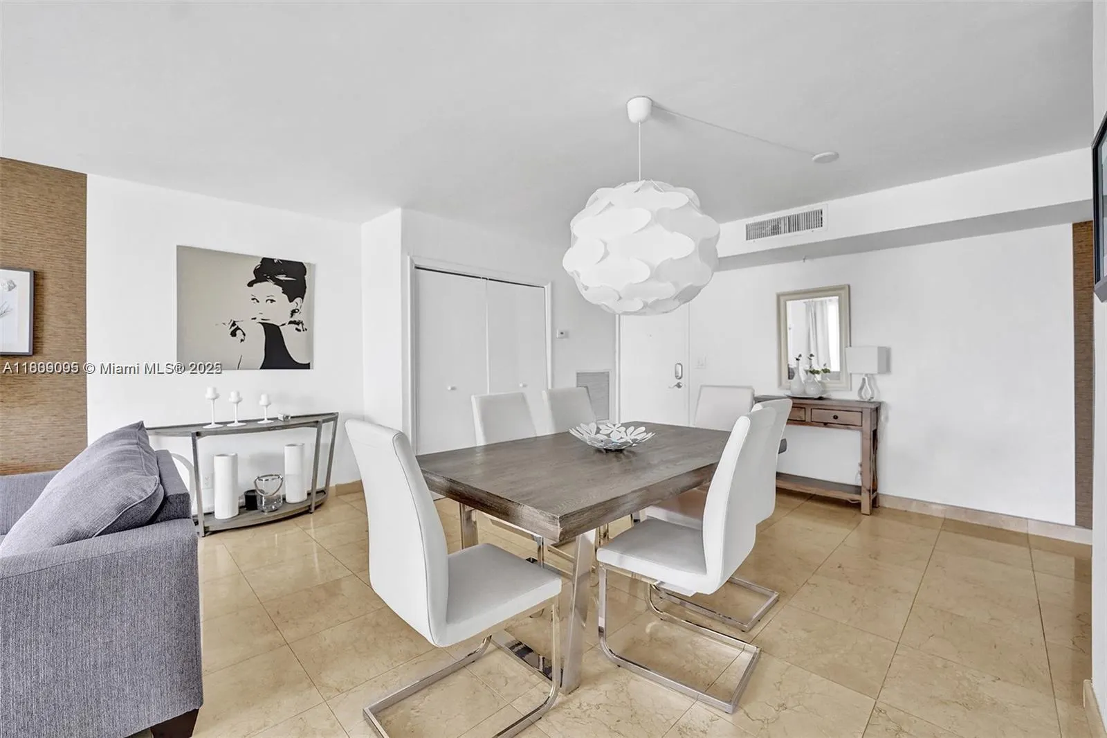 9195 Collins Ave, #304