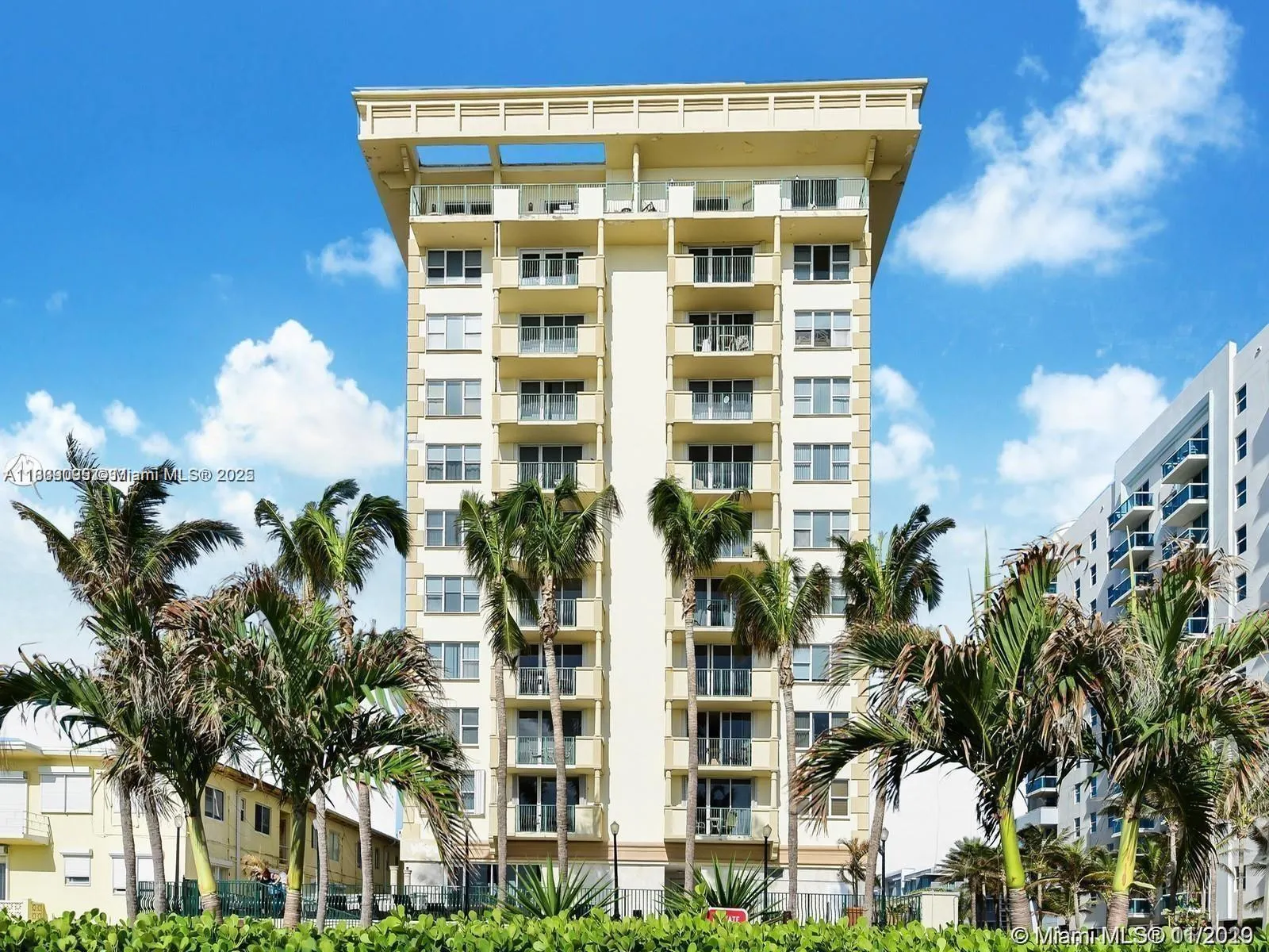 9195 Collins Ave, #304