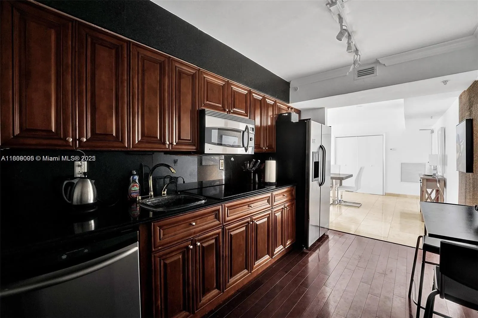 9195 Collins Ave, #304