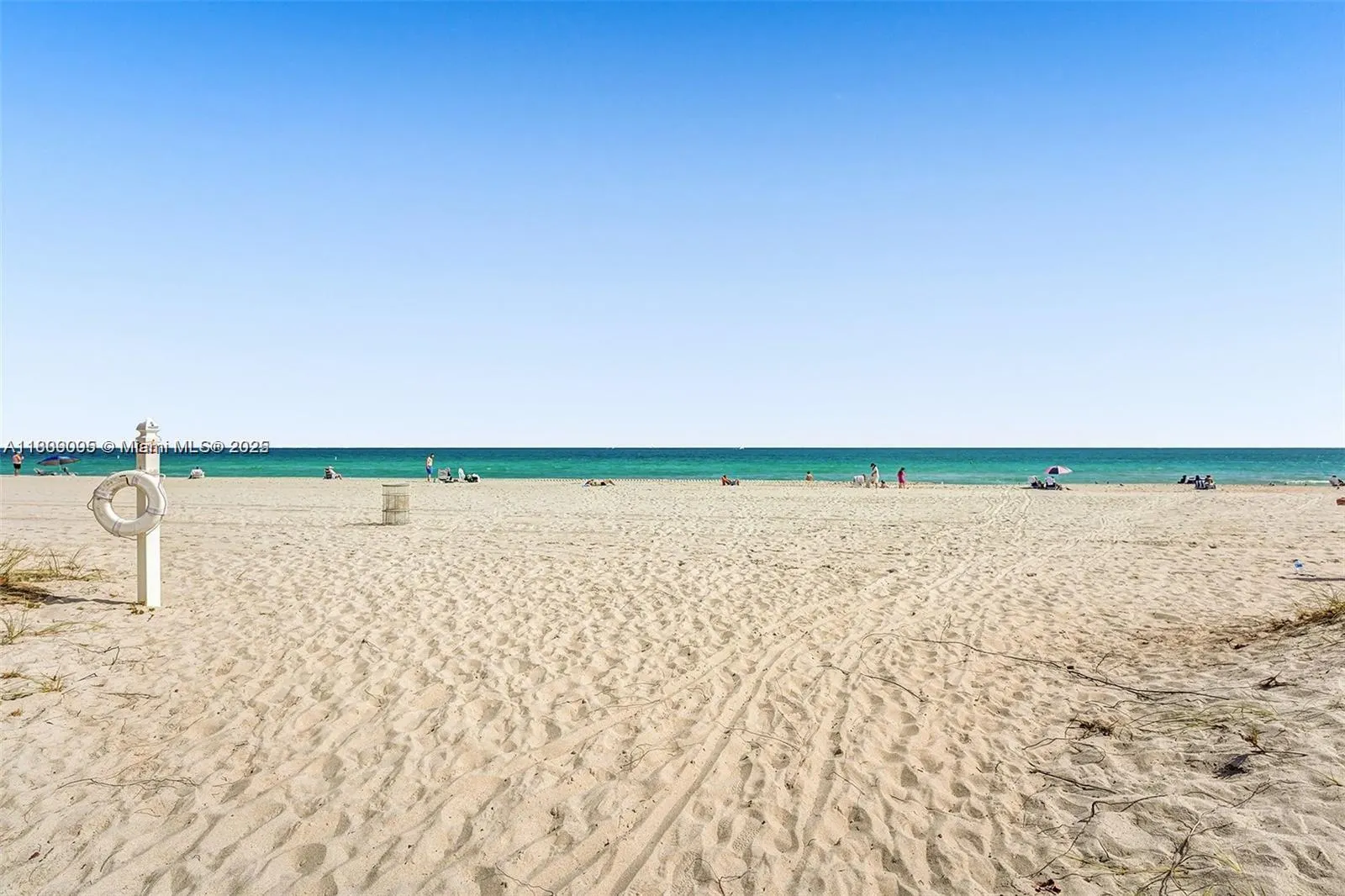 9195 Collins Ave, #304