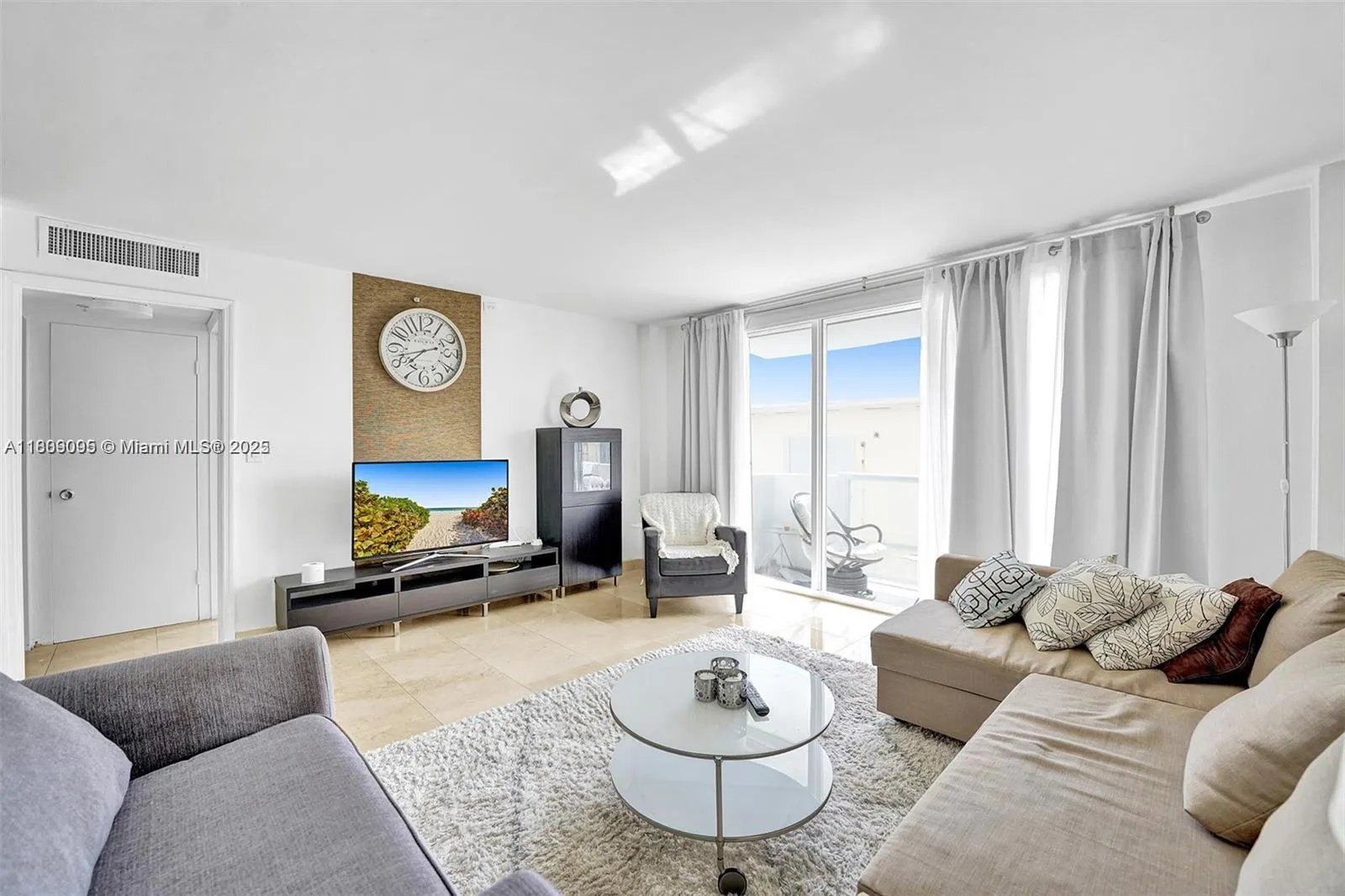 9195 Collins Ave, #304