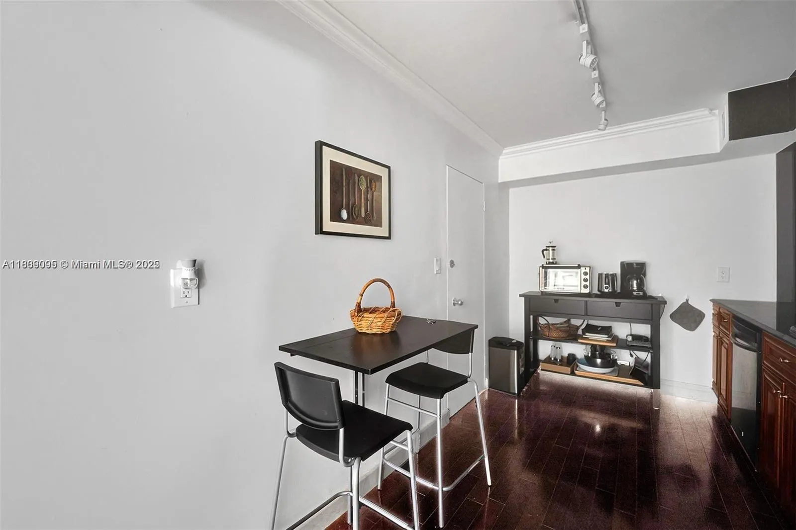 9195 Collins Ave, #304