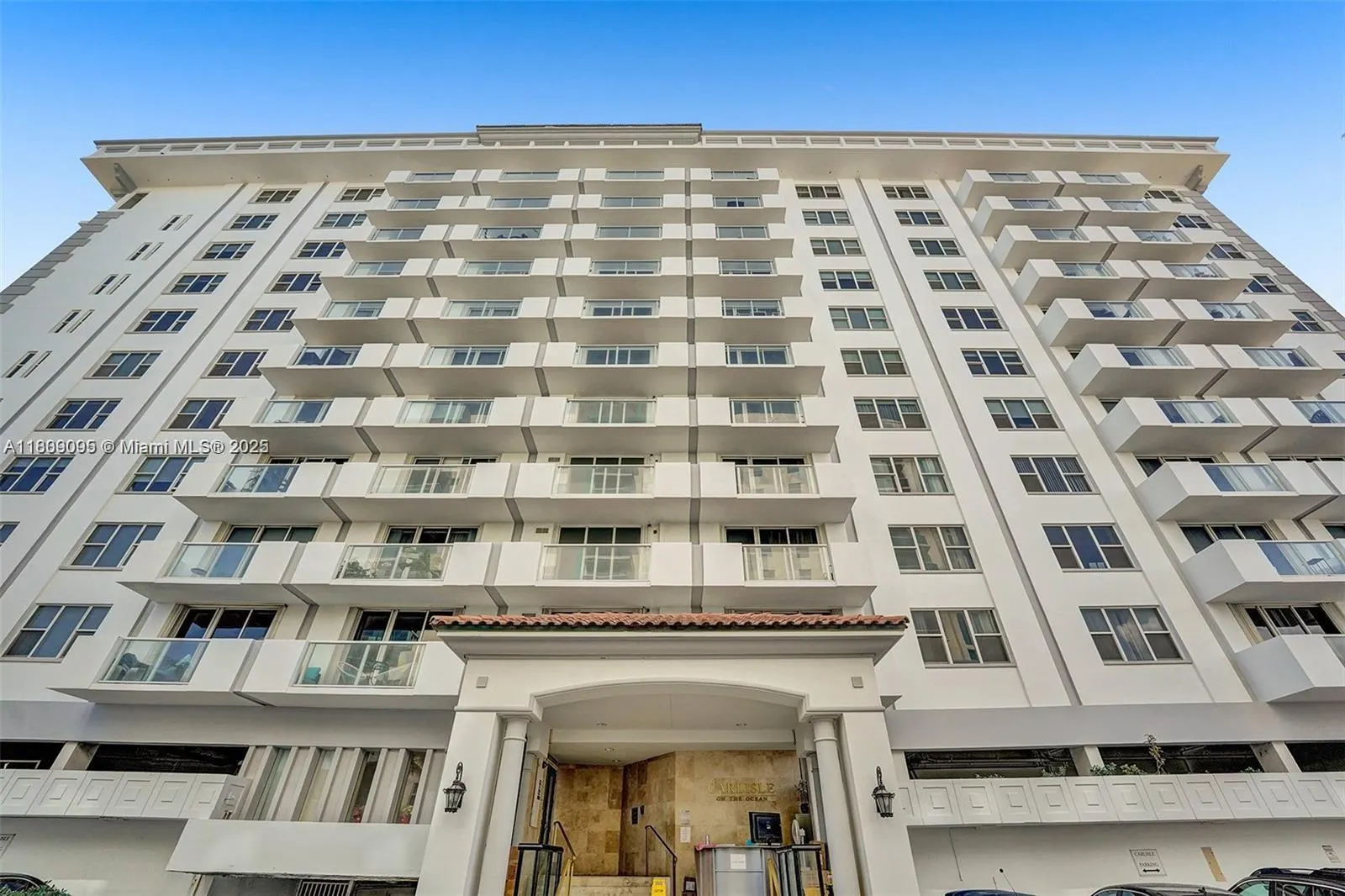 9195 Collins Ave, #304