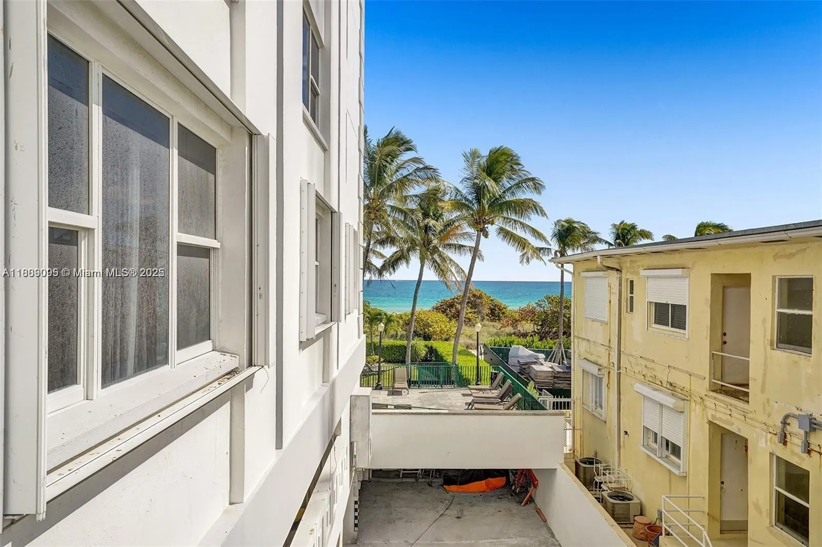 9195 Collins Ave, #304