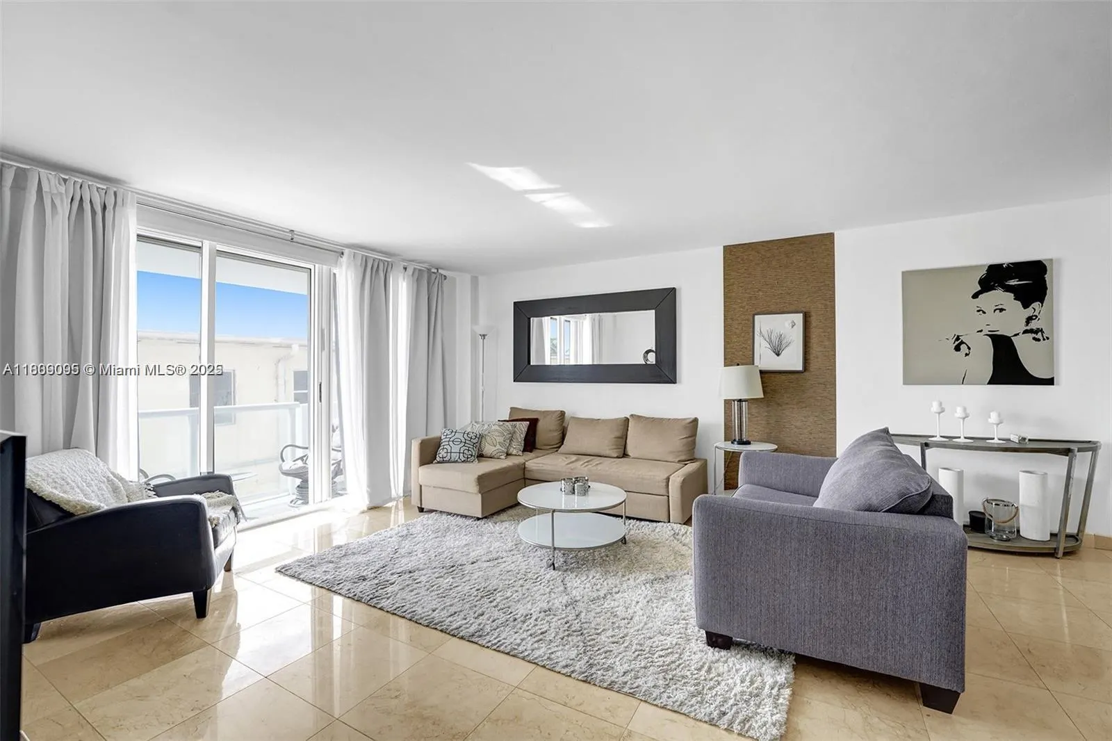 9195 Collins Ave, #304