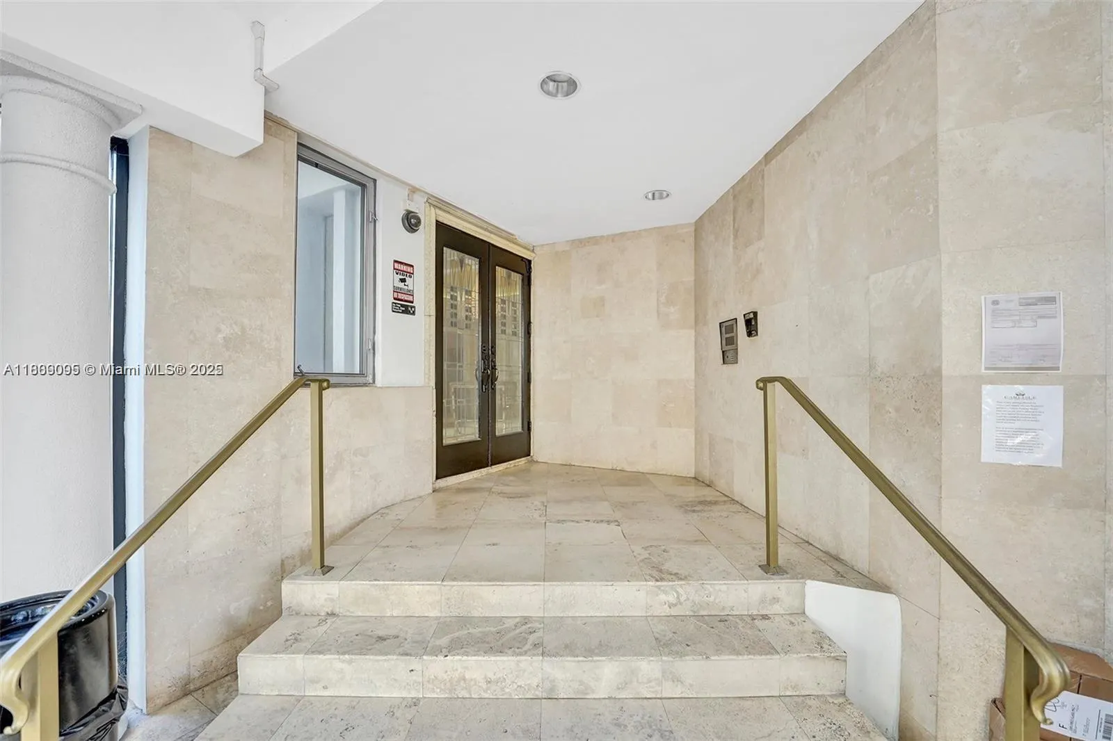 9195 Collins Ave, #304