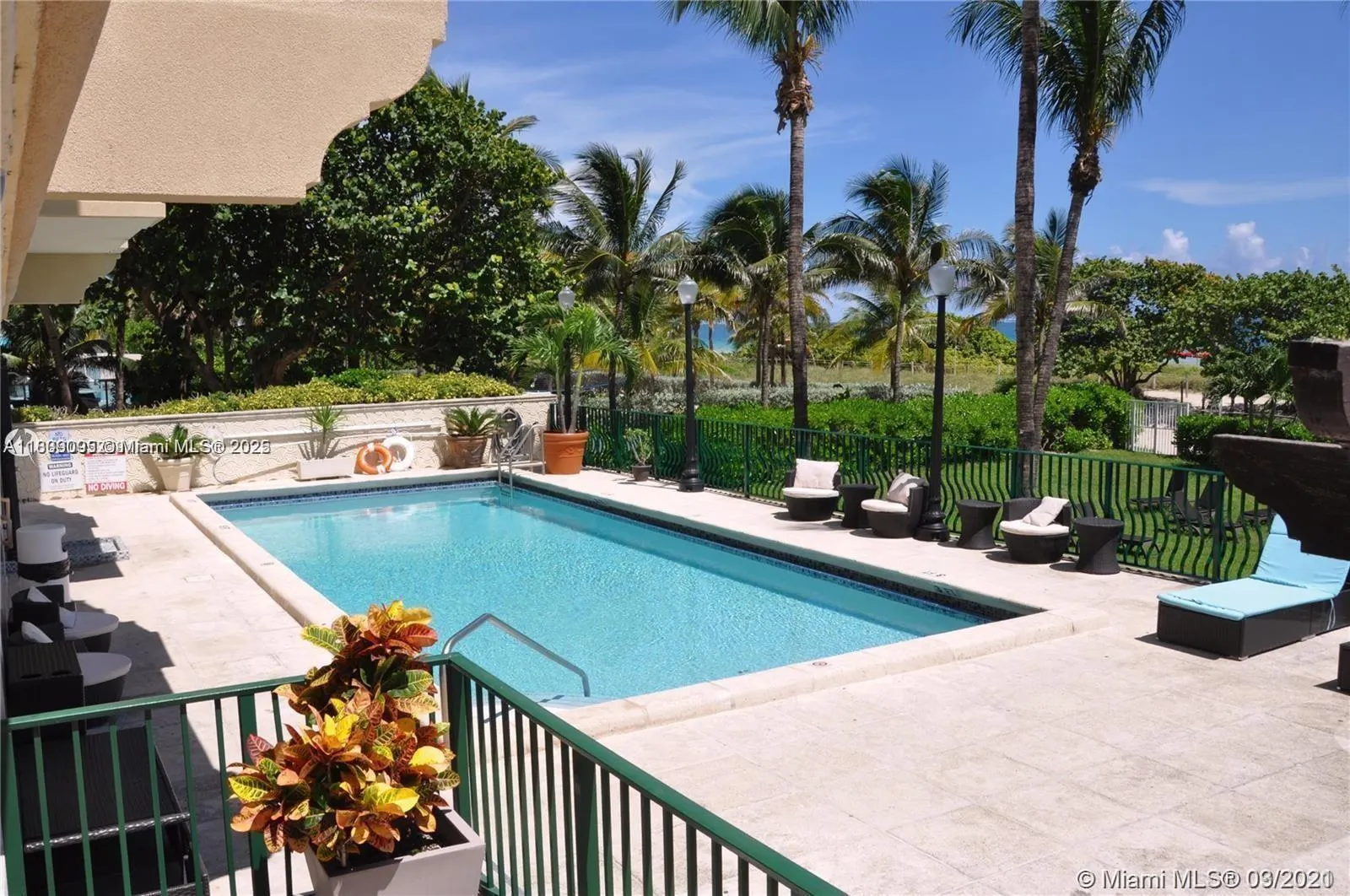 9195 Collins Ave, #304