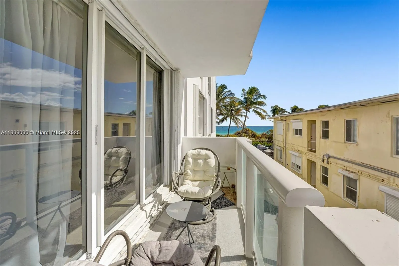 9195 Collins Ave, #304