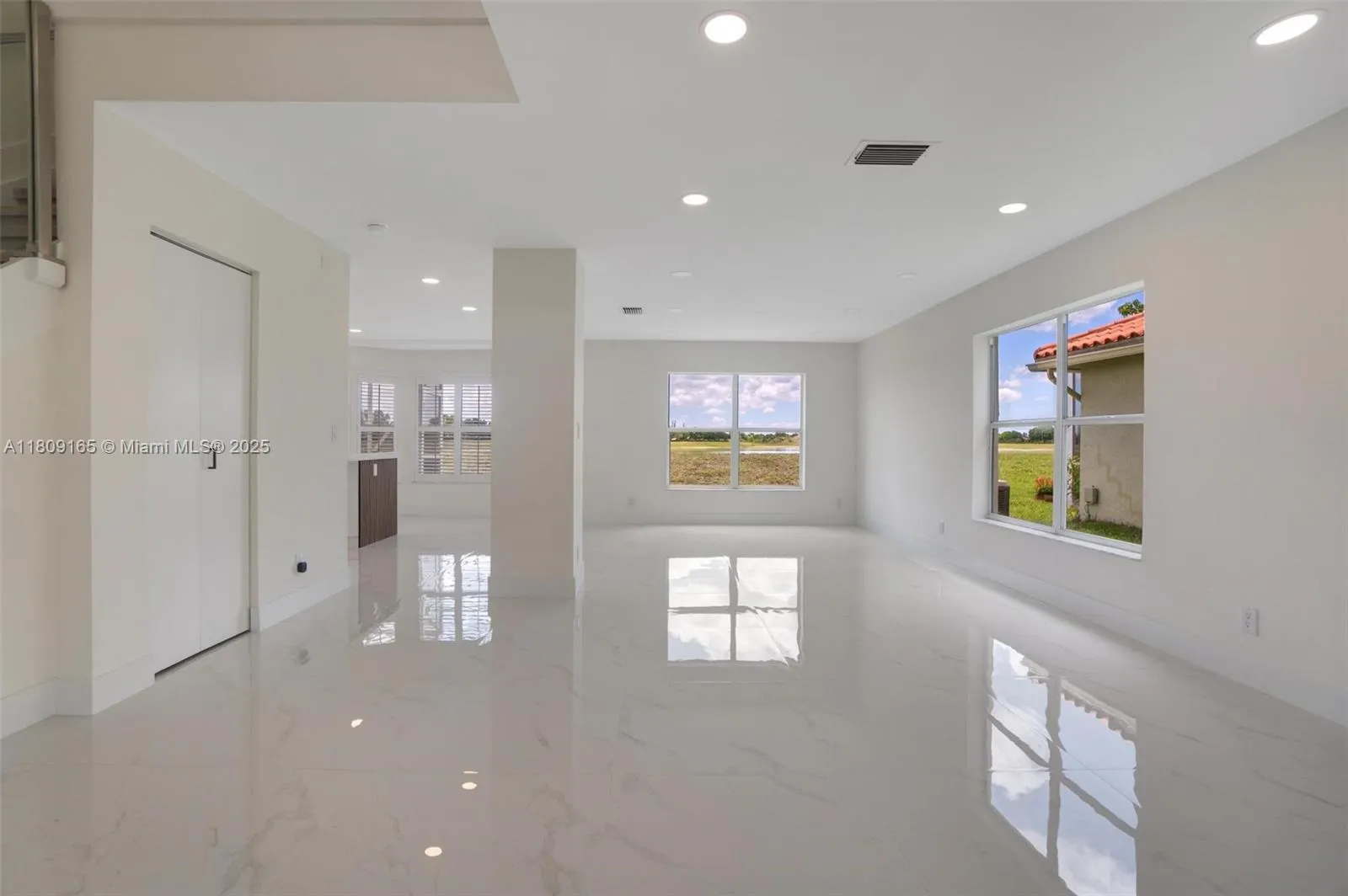 10728 Oak Lake Way