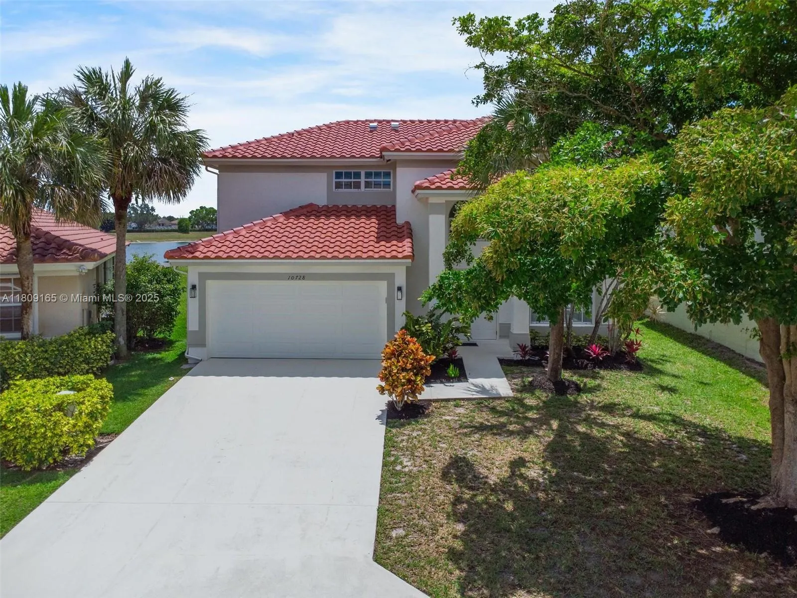 10728 Oak Lake Way