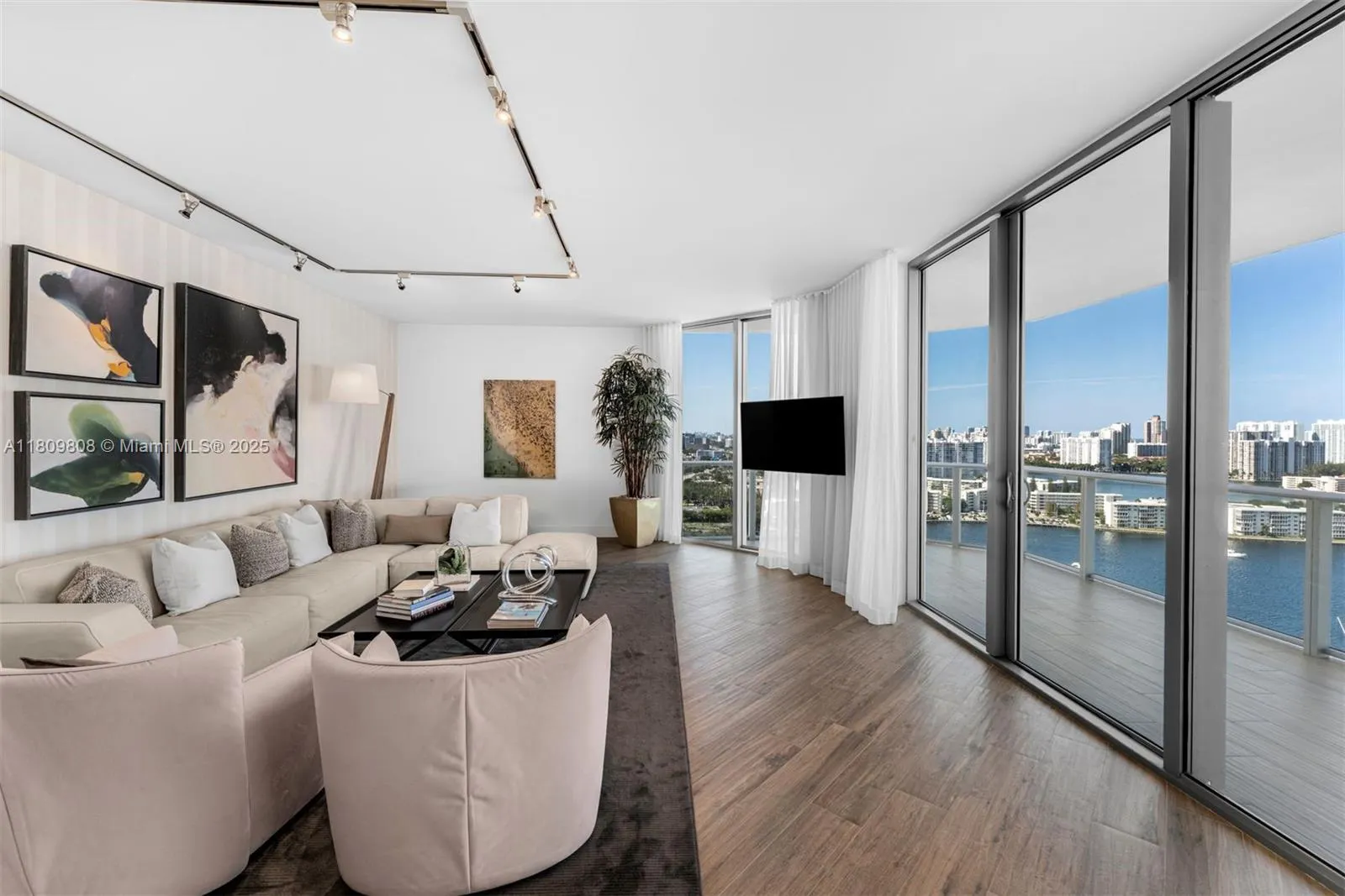 17301 Biscayne Blvd, #2210