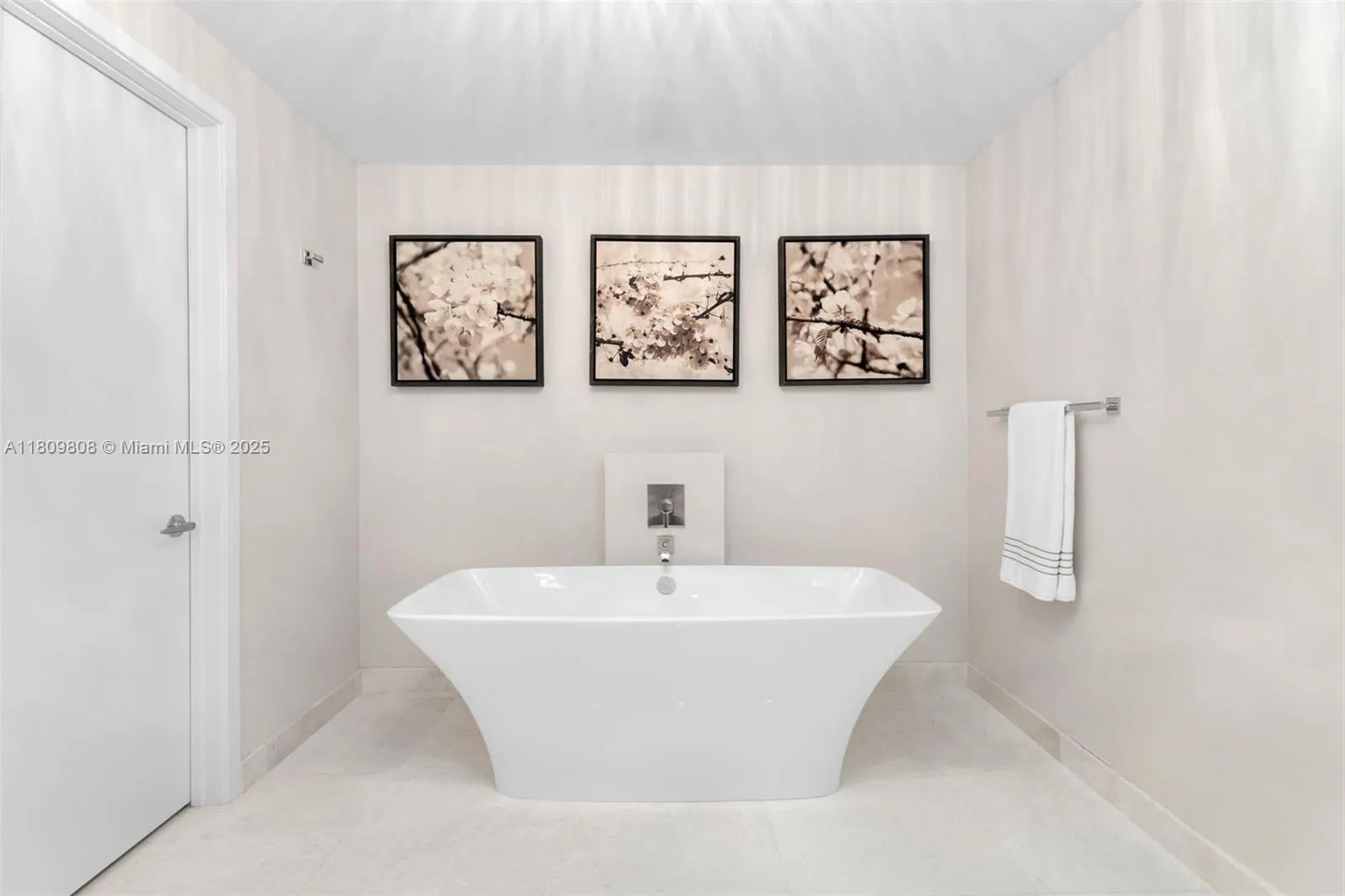 17301 Biscayne Blvd, #2210