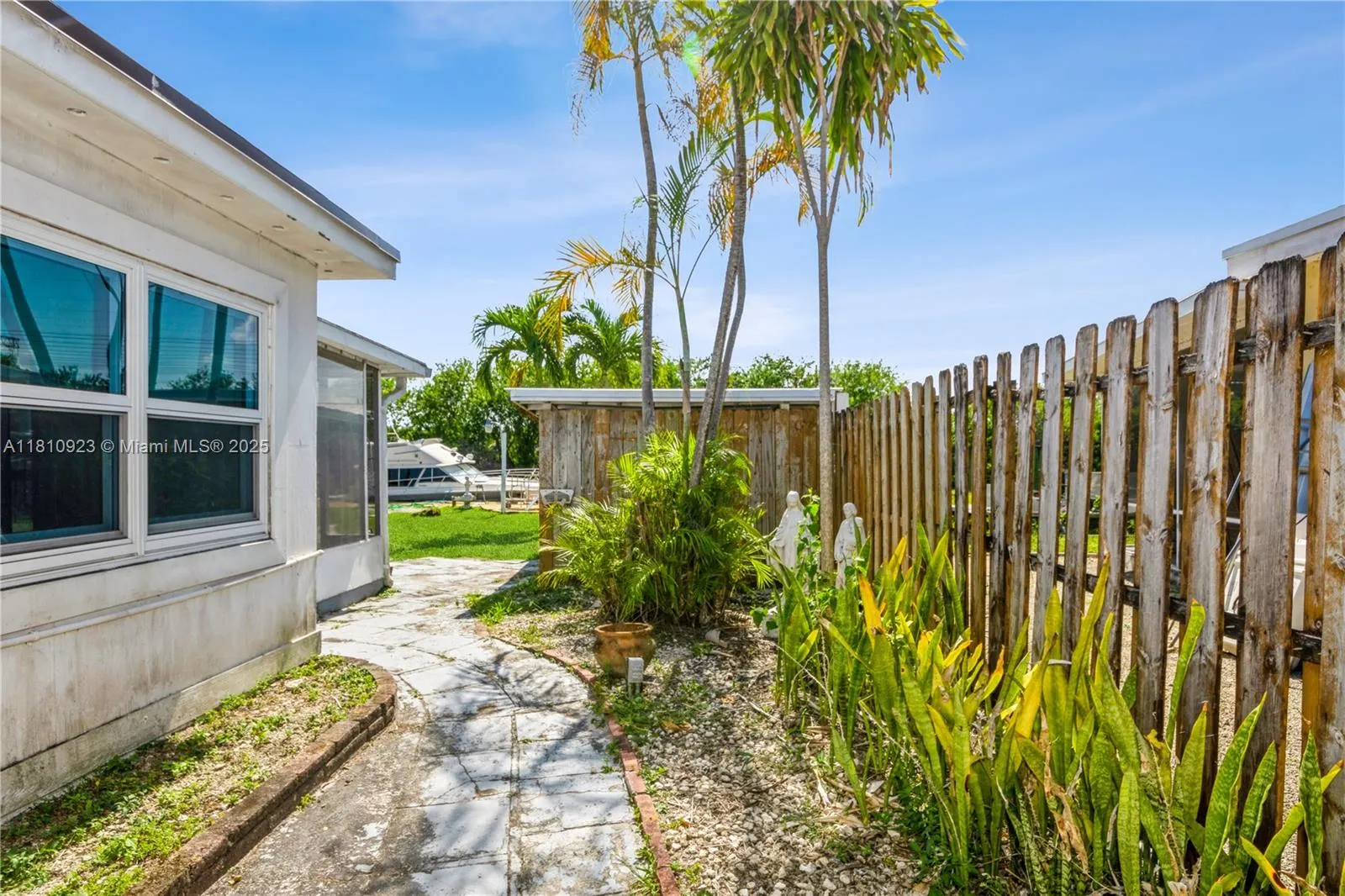 4697 SW 35th Ave