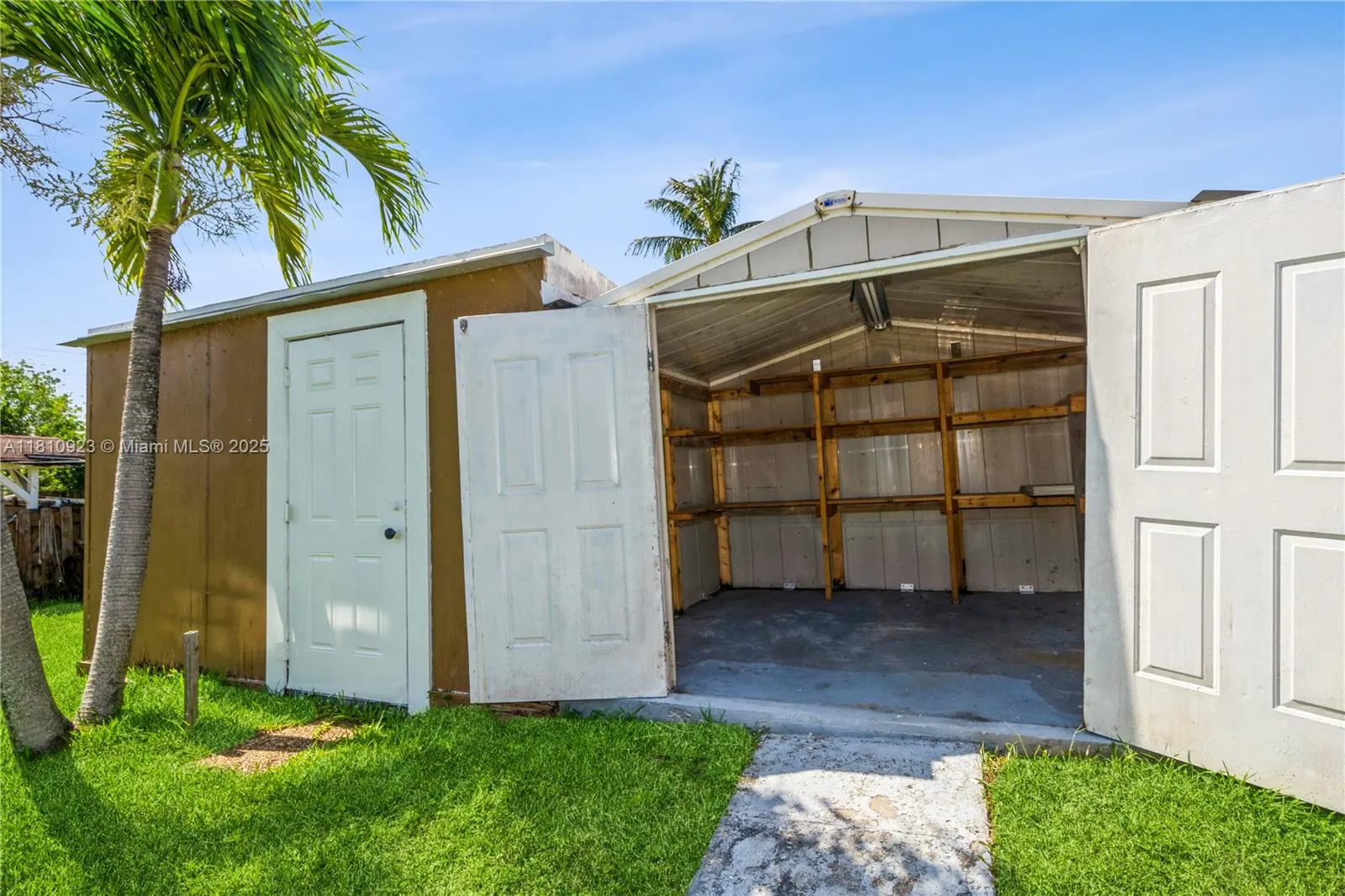 4697 SW 35th Ave
